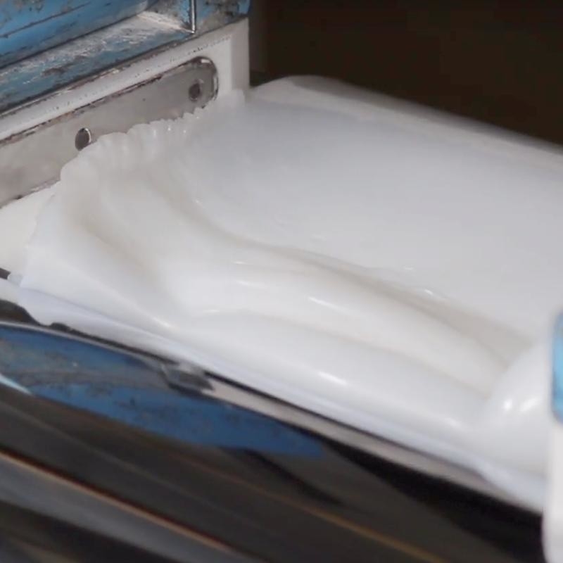 Goma de silicona del sistema MVQ VMQ de la tensión del arreglo para requisitos particulares el 7% del color para las piezas eléctricas